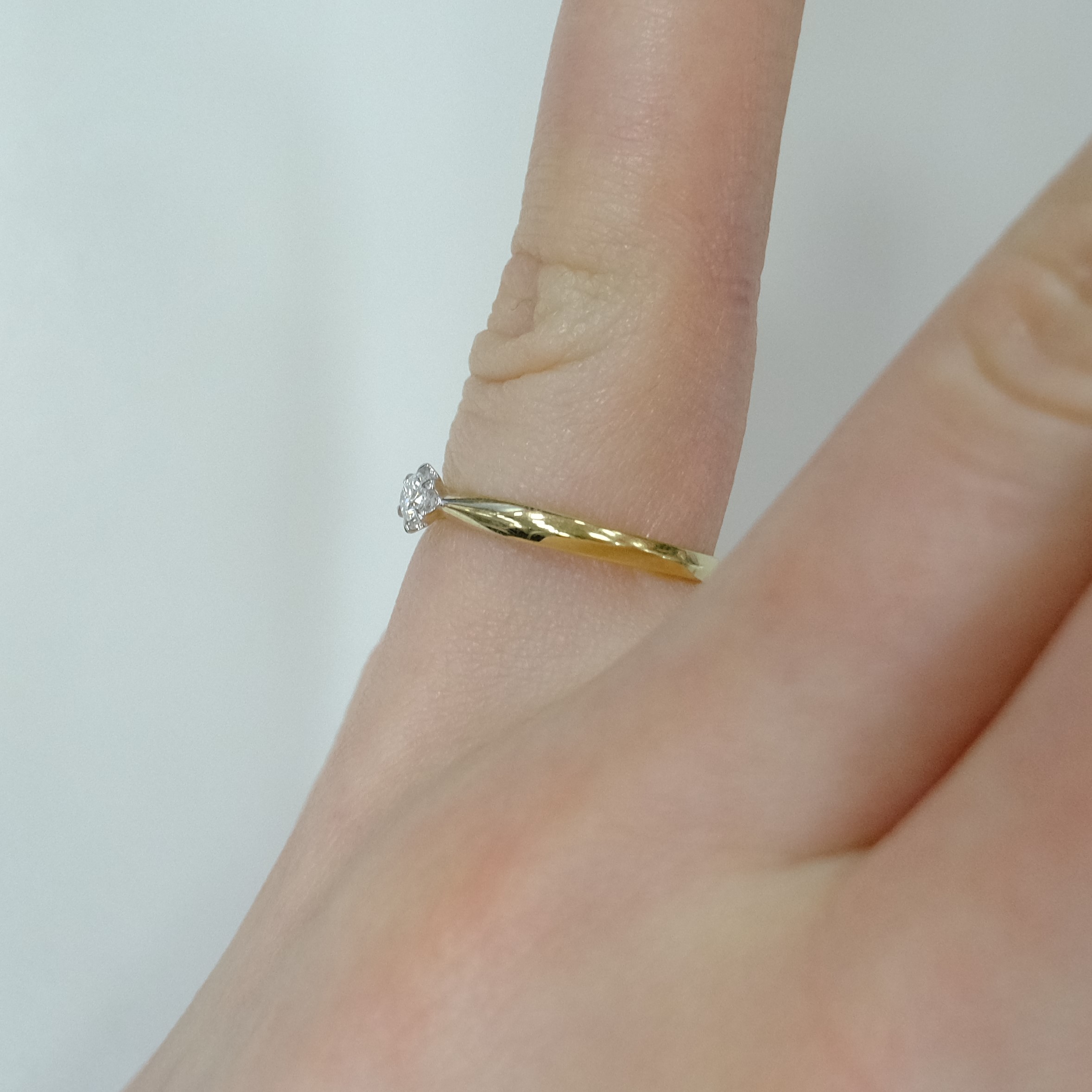 Кольцо из желтого золота с бриллиантом